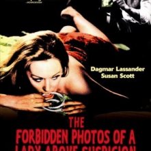 La locandina di Le foto proibite di una signora per bene