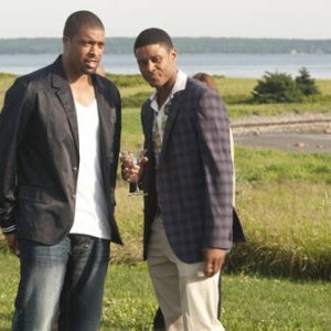DeRay Davis e Pooch Hall in una scena del film Jumping the Broom