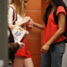Heather Morris e Naya Rivera in una scena dell'episodio Rumours della seconda stagione di Glee