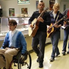 Kevin McHale, Chord Overstreet, Mark Salling e Cory Monteith in una scena dell'episodio Rumours della seconda stagione di Glee