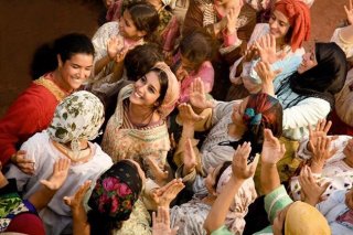 Una scena di La source des femmes