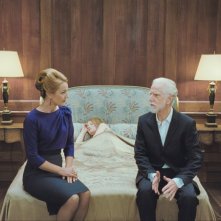 Emily Browning (al centro, sul letto) e Rachael Blake nel film Sleeping Beauty