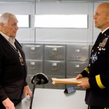 Bruce Willis e Ernest Borgnine in una scena del film Red