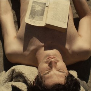 Diego Noguera in una scena del film Bonsái di C. Jiménez del 2011