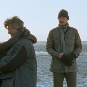 Jakob Eklund e Stephanie Leon con Carsten Bjørnlund nel film Labrador