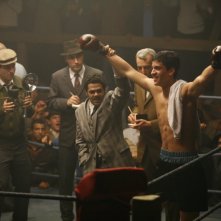 Jamel Debbouze in una scena nel film Hors-la-loi