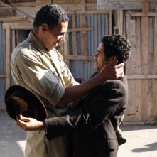 Roschdy Zem e Jamel Debbouze nel film Hors-la-loi