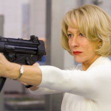 Una pericolosissima Helen Mirren nel film Red
