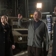 John Noble, Lance Reddick ed Anna Torv nell'episodio The Day We Died di Fringe