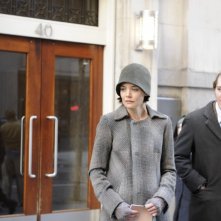 Katie Holmes con Paul Dano in una scena del film The Extra Man