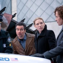 Kevin Corrigan ed Anna Torv in una scena dell'episodio The Last Sam Weiss di Fringe