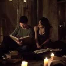 Steven R. McQueen e Katerina Graham in una scena dell'episodio The Sun Also Rises di Vampire Diaries