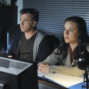David Eigenberg e Tina Majorino nell'episodio One Life to Lose di Castle