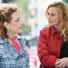 Fioretta Mari e Serena Autieri in una scena di Fratelli Detective