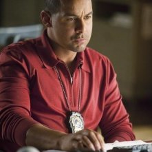Jon Huertas nell'episodio Setup di Castle