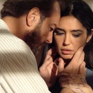 Sebastiano Somma e Emanuela Garuccio, protagonisti del film Il mercante di stoffe