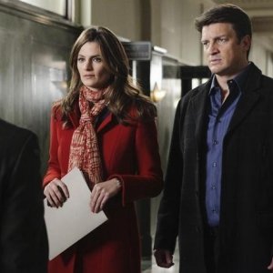 Stana Katic e Nathan Fillion nell'episodio Law & Murder di Castle
