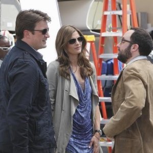 Stana Katic, Nathan Fillion e P.J. Byrne nell'episodio To Love and Die in L.A. di Castle