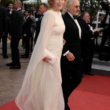 Festival di Cannes 2011: Faye Dunaway - che presta il volto all'immagine istituzionale della 64esima edizione - sul red carpet
