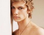 Lo spogliarellista Alex Pettyfer