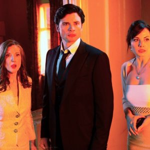 Annette O'Toole, Tom Welling e Erica Durance nell'episodio Finale di Smallville