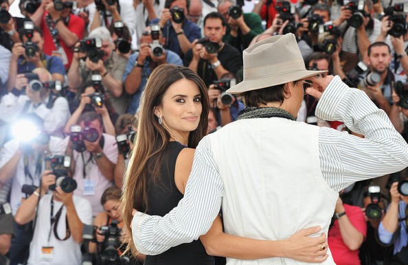 Cannes 2011 Johnny Depp Di Spalle E Penelope Cruz Presentano Pirati Dei Caraibi Oltre I Confini Del  203342