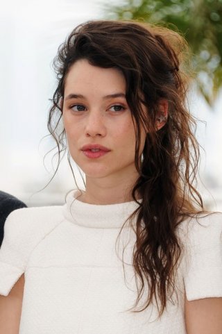 Cannes 2011: la 'sirena' Astrid Berges-Frisbey presenta Pirati dei Caraibi: Oltre i confini del mare
