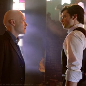 Clark (Tom Welling) faccia a faccia con Lex (Michael Rosenbaum) nell'episodio Finale di Smallville