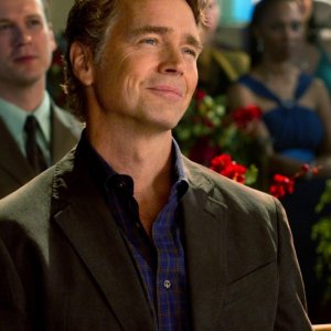Jonathan (John Schneider) in una scena dell'episodio Finale di Smallville