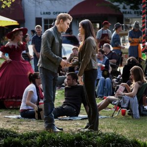 Paul Wesley parla con Nina Dobrev nell'episodio As I Lay Dying di Vampire Diaries