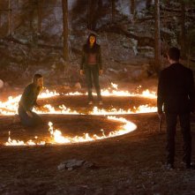 Sara Canning, Nina Dobrev e Joseph Morgan nell'episodio The Sun Also Rises di Vampire Diaries