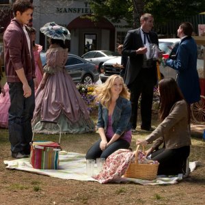 Steven R. McQueen, Candice Accola e Nina Dobrev alla proiezione di Via col vento in: As I Lay Dying di Vampire Diaries