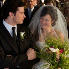 Tom Welling e Erica Durance al loro matrimonio nell'episodio Finale di Smallville