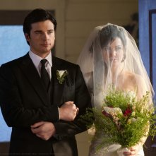 Tom Welling e Erica Durance arrivano all'altare nell'episodio Finale di Smallville