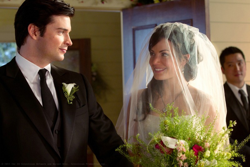 Tom Welling E Erica Durance Si Guardano Dolcemente Nell Episodio Finale Di Smallville 203295