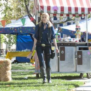 Gillian Jacobs nell'episodio For a Few More Paintballs di Community