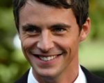 Gemma Arterton, Matthew Goode e Julie Andrews in una strana casa
