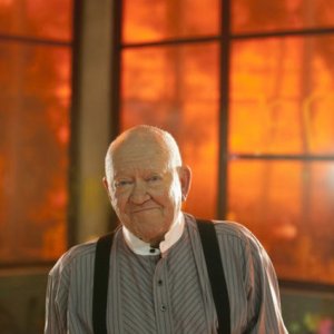 Richard Erdman nell'episodio A Fist Full of Paintballs di Community