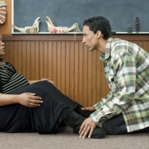 Yvette Nicole Brown e Danny Pudi nell'episodio Applied Anthropology and Culinary Arts di Community