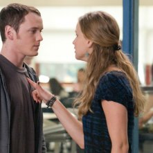 Anton Yelchin e Jennifer Lawrence nel film Mr. Beaver