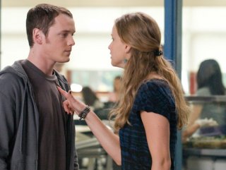 Anton Yelchin e Jennifer Lawrence nel film Mr. Beaver