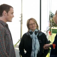 Anton Yelchin. Jodie Foster e Jennifer Lawrence sul set del film Mr. Beaver