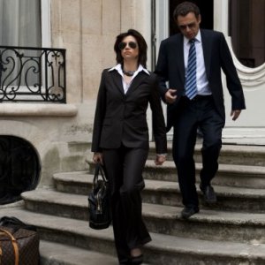 Florence Pernel e Denis Podalydès in una scena del film La conquête