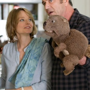 Jodie Foster e Mel Gibson in una scena di Mr. Beaver