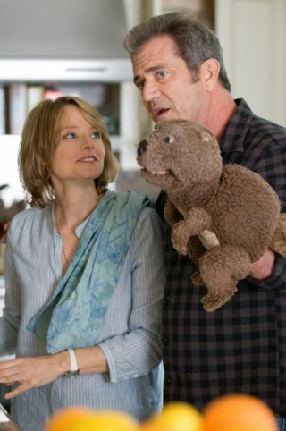 Jodie Foster e Mel Gibson in una scena di Mr. Beaver