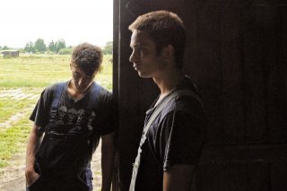 Kai Michael Müller e Lukas Steltner in una scena del film Harvest