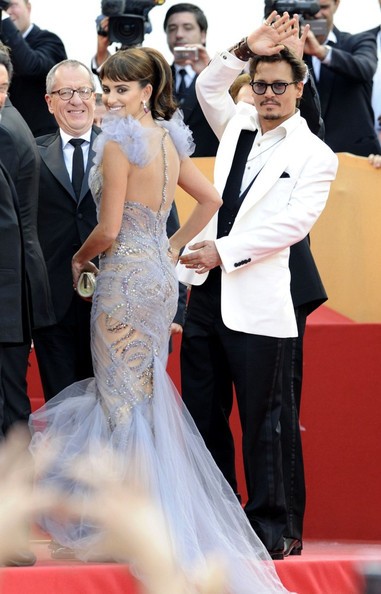 Cannes 2011 Johnny Depp E Penelope Cruz Con Un Abito Sirena Di Marchesa Presentano Pirati Dei Caraib 203793