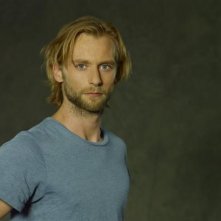 Joe Anderson in una foto promozionale della serie tv The River