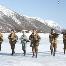 Sean Bean, Izabella Miko e Danny Dyer in una scena del film Age of Heroes