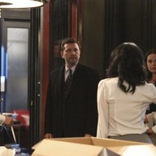 Henry Ian Cusick E Katie Lowes In Una Scena Del Pilot Della Serie Tv Scandal 203931